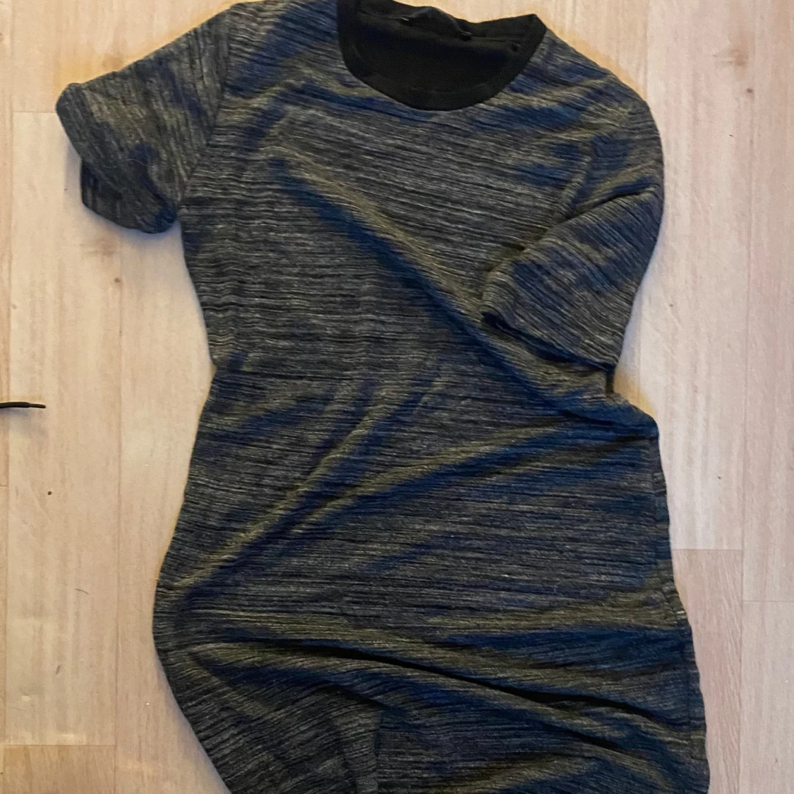 Mörkgrå melerad t-shirt