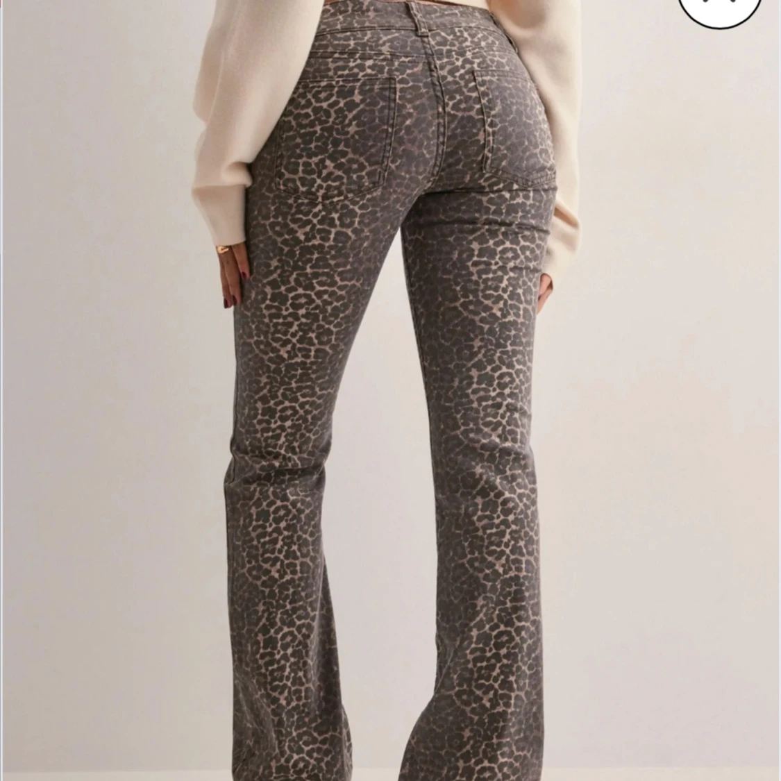 Leopardmönstrade bootcut jeans NLY - 1