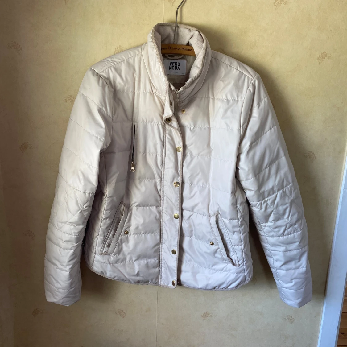 Beige quiltad pufferjacka Vero Moda