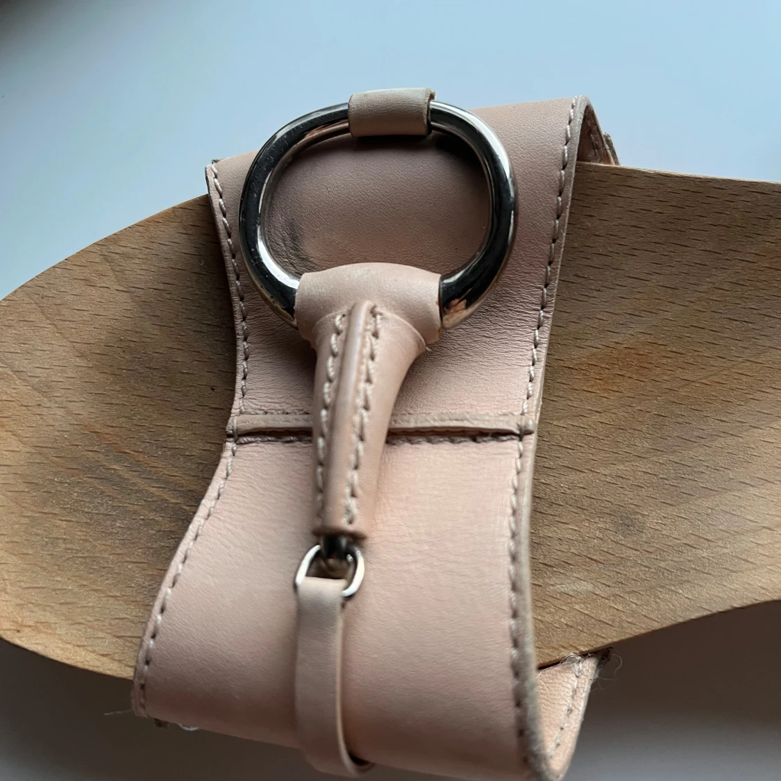 Beige träklackade sandaler från Gucci - 1