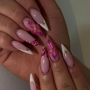 Naglar  - Söker nagelmodeller🩷.