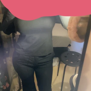 Svarta kostymbyxor  - Säljer ett par svarta kostymbyxor