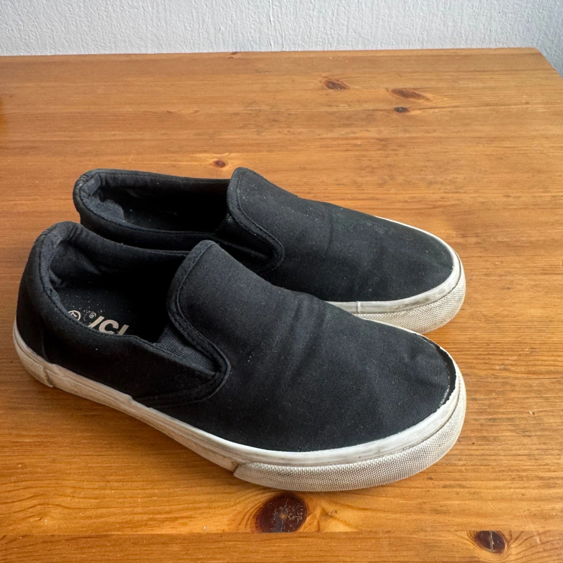 157 Svart Slip-on Sko Storlek 37 - 1