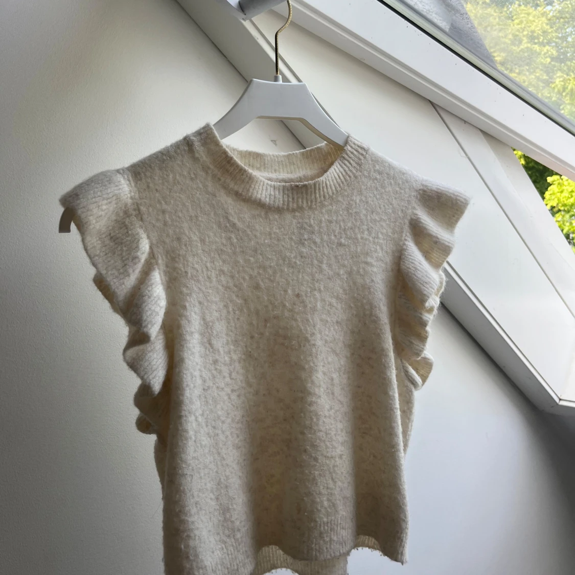 Vit ärmlös stickad tröja Noisy May - 1