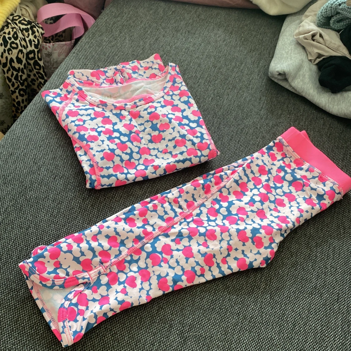 Färgglada leggings och tränings tröja från H&M Sport - 2