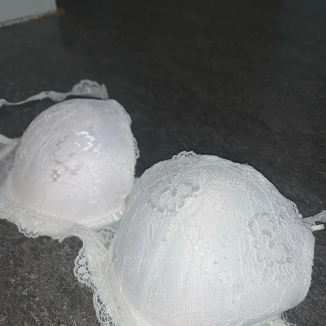 Vit spets-bh från Censored 80D