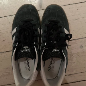Gazelle  - Säljer mina Gazelle! Tecken på användning men ingen som syns stort. Färgen är svart/mörkgröna. Köptes för 1200kr. 