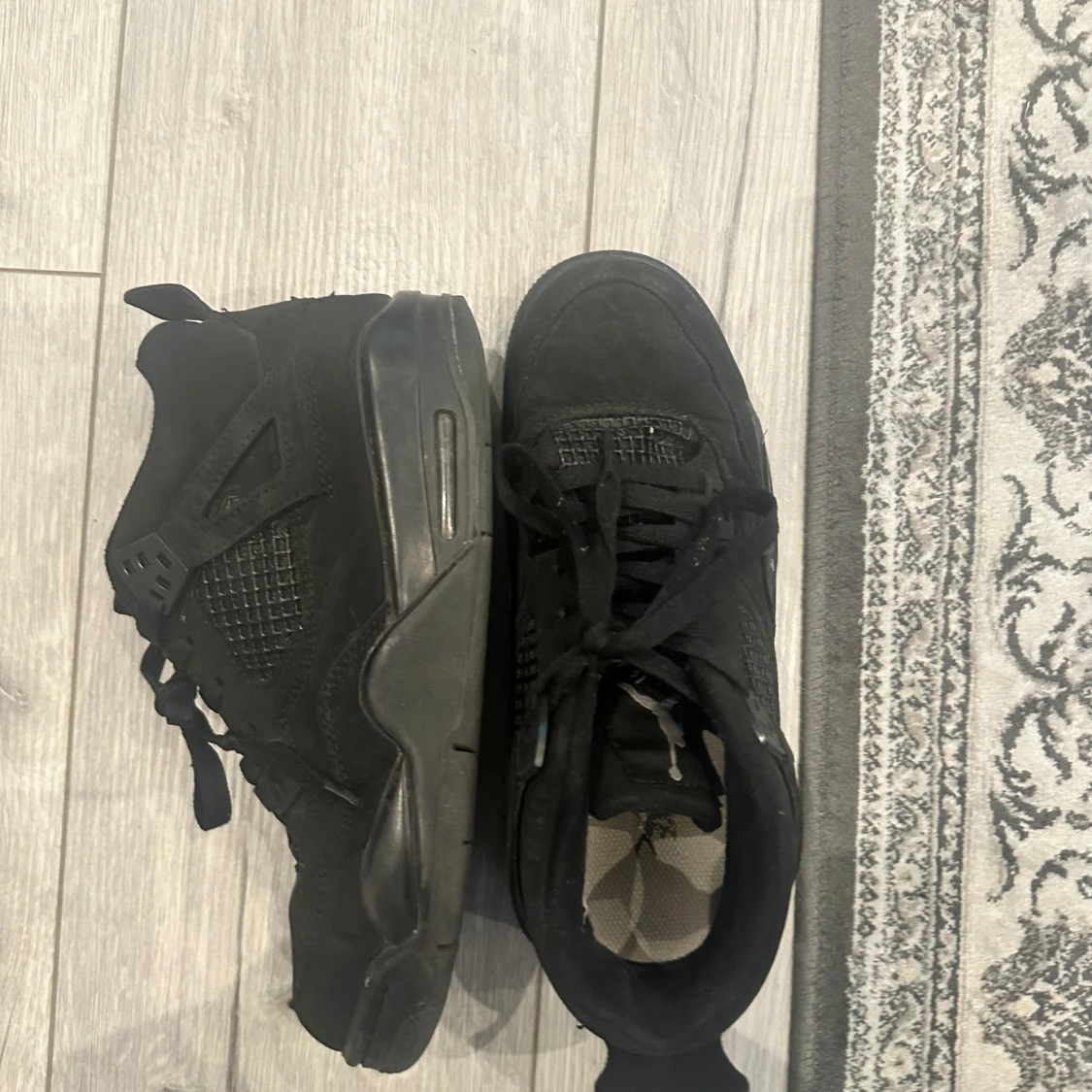 Svarta Nike Air Jordan 4 sneakers - 1