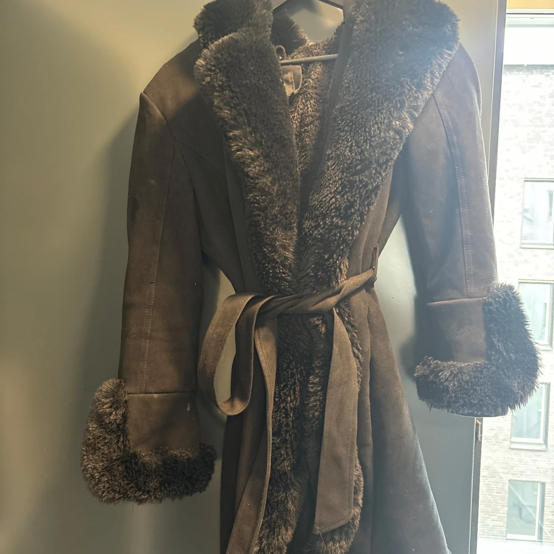 Svart pälsjacka från Giorgia Fashion