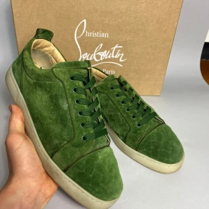 Christian Louboutin sneakers  - Christian Louboutin skorna en väldigt ovanlig Cw | Storlek 42.5 | Og tillkommer | Vid frågor är det bara att höra av sig