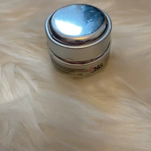 Gelé från nagelgiganten - Mer än hälften kvar. Nypris:75kr Mitt pris:25kr