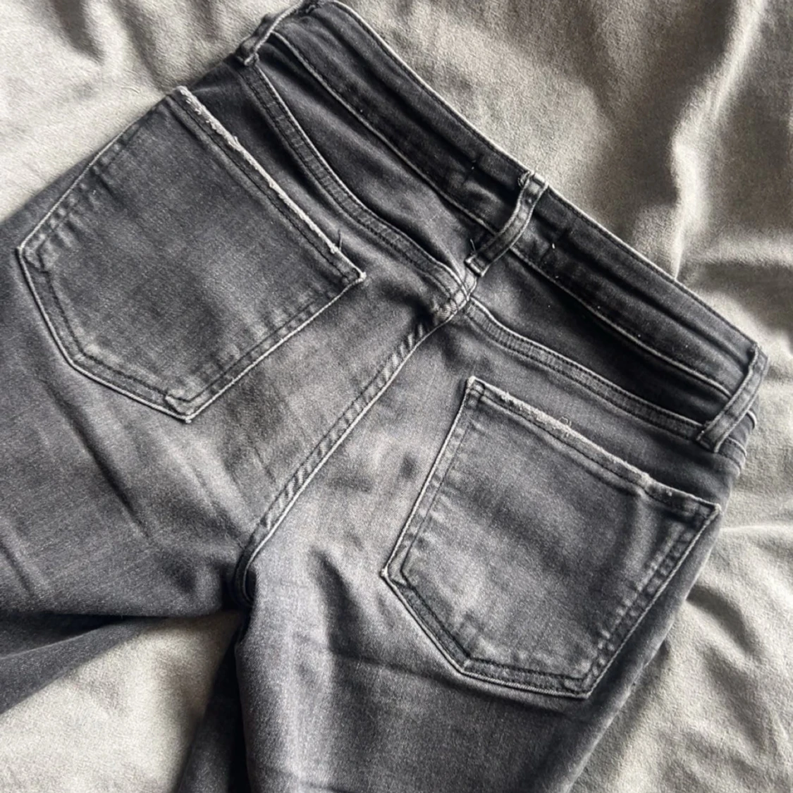 Grå bootcut jeans från Zara - 3