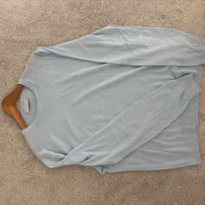 Ljusblå stickad tröja Tiger of Sweden - Snygg ljusblå stickad tröja från Tiger of Sweden. Aldrig använd 10/10 skick. 