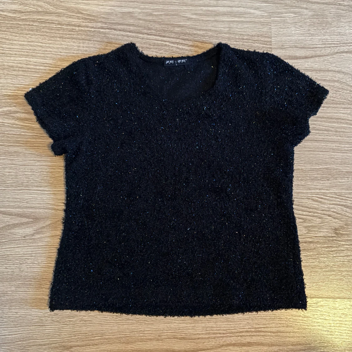 Svart glittrig tshirt  - 1