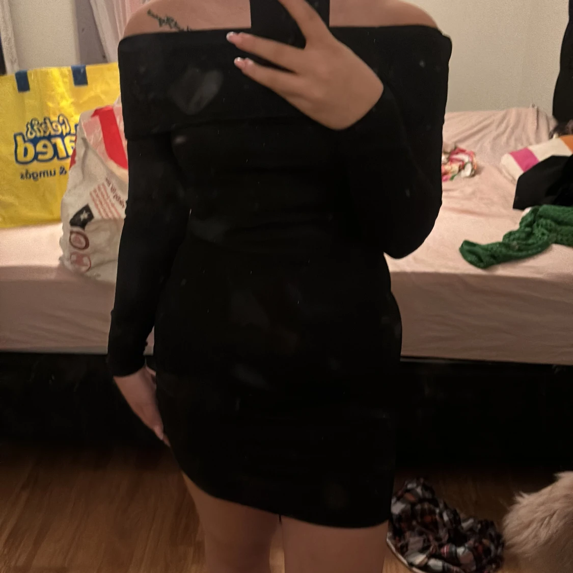 Svart glittrig klänning - 2