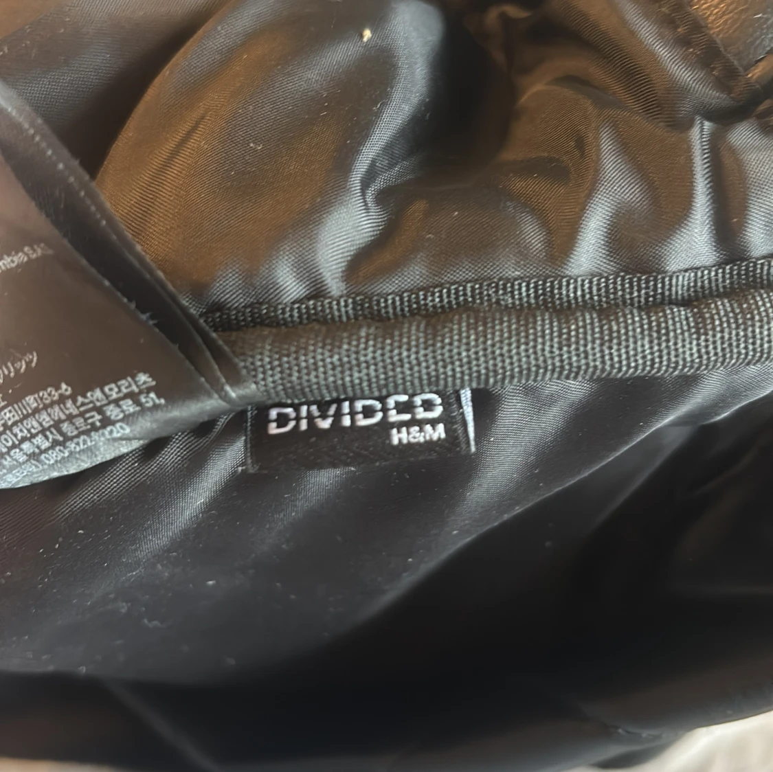 Svart quiltad axelväska från H&M Divided - 3