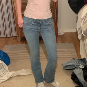 Bootcut jeans - Blåa lågmidjade bootcut jeans från Lager 157! Bra skick!