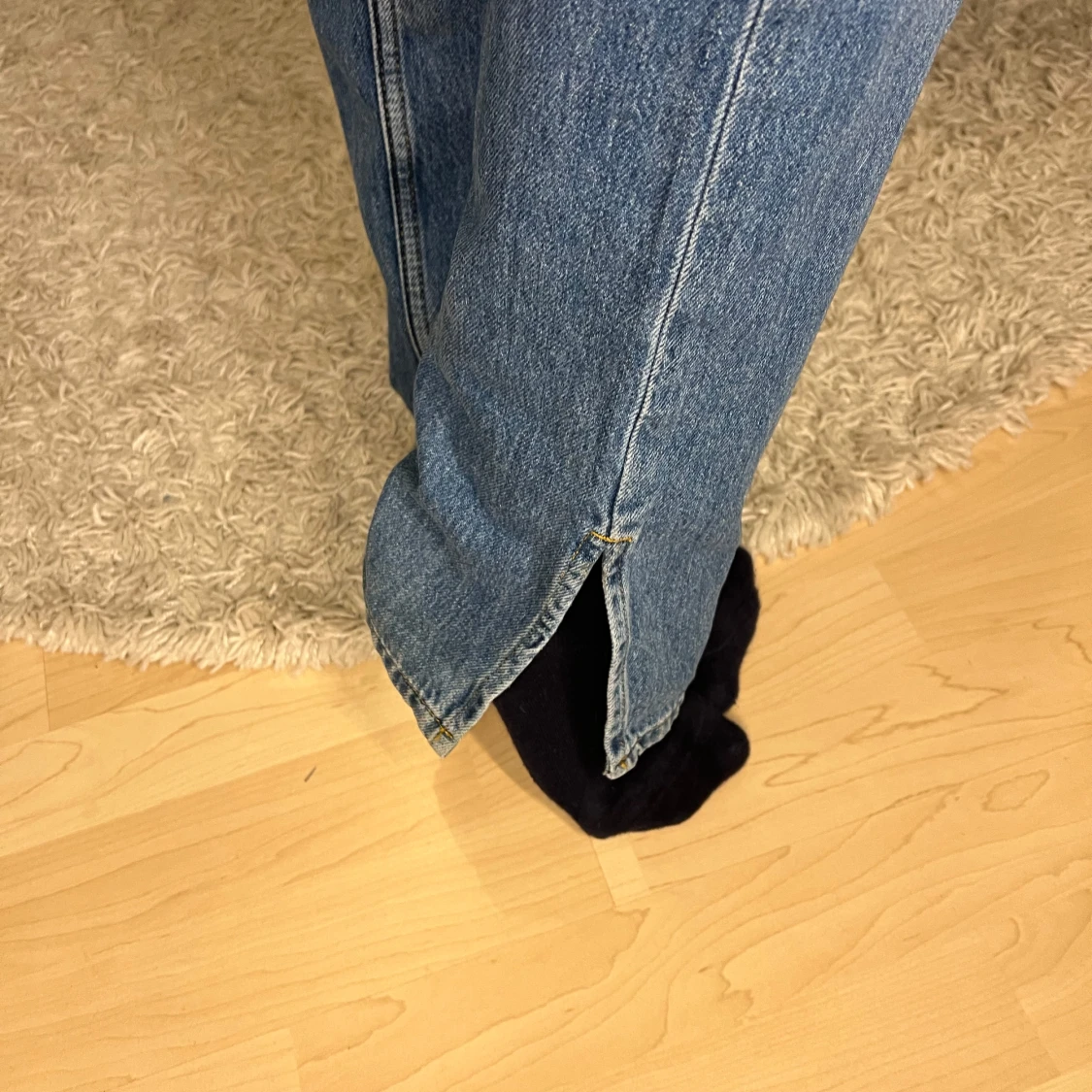 Blå jeans med slits - 3