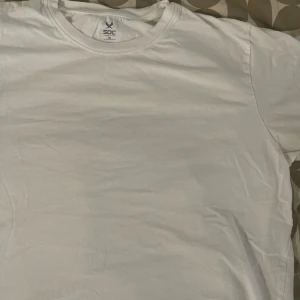 5 vita tshirts - Säljer 5 olika tshirts från olika klädesplagg som Lager 157, stadium och New yorker. Säljer pga jag har för många t shirts. Vid snabbaffär kan priset diskuteras ‼️