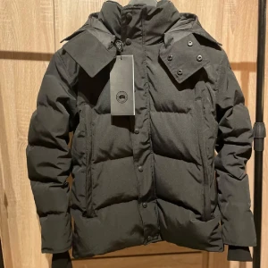 Svart dunjacka med huva - Canada Goose black lable helt ny ⭐️⭐️⭐️⭐️⭐️