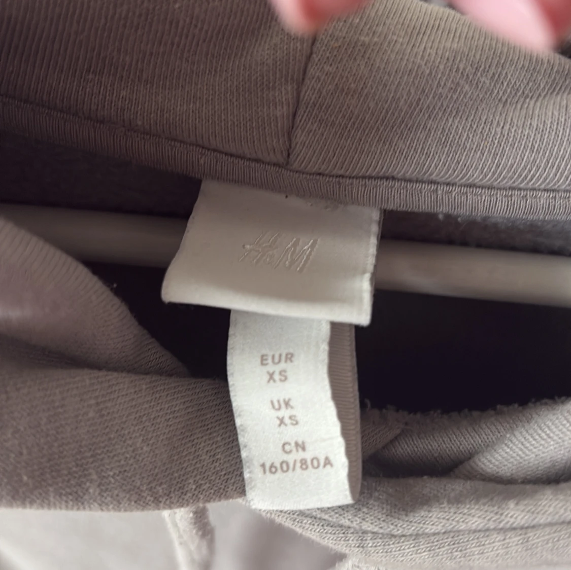 Grå hoodie från H&M - 2