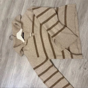 Beige och brun randig tröja Gina tricot  - Använd en gång 