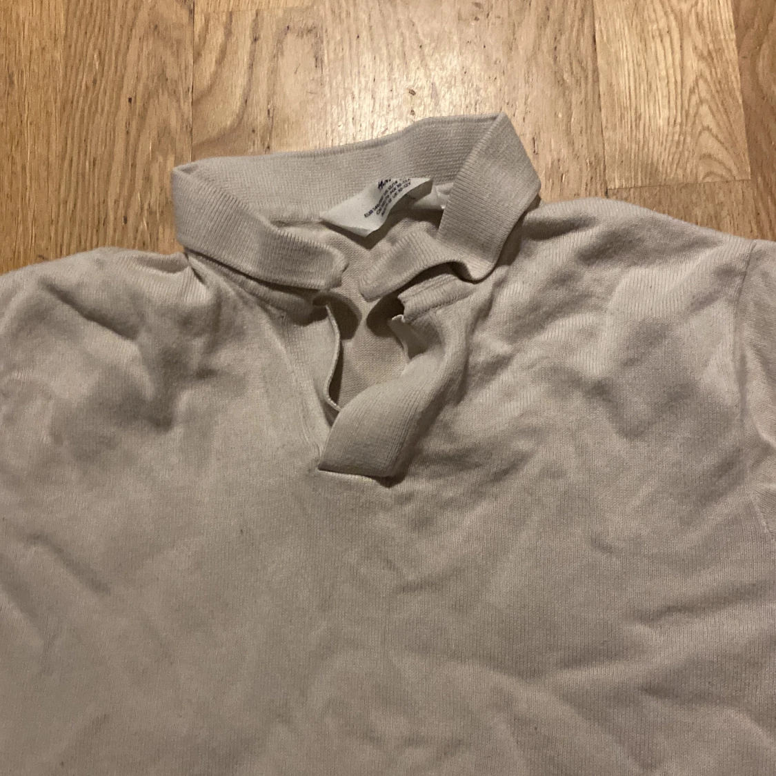 Beige pikétröja från H&M - 1