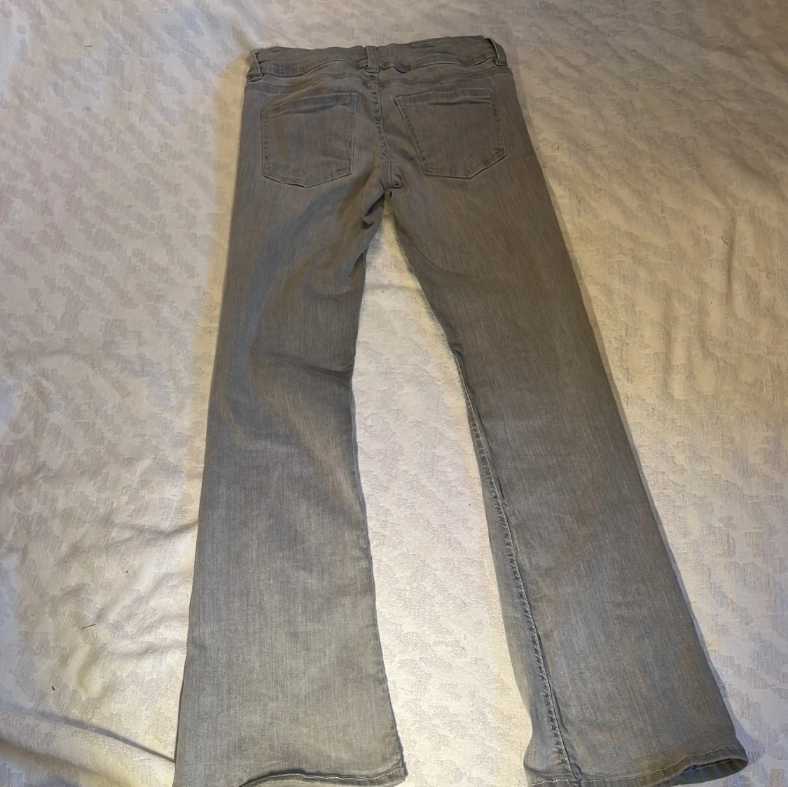 Grå bootcut jeans - 1