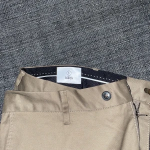 Chinos från Bläck - Fick i present, knappt använda. Nypris 799kr, ditt pris 189kr.