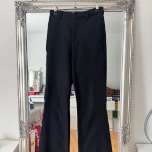 Kostymbyxor  - Kostymbyxor från bikbok med lite bootcut