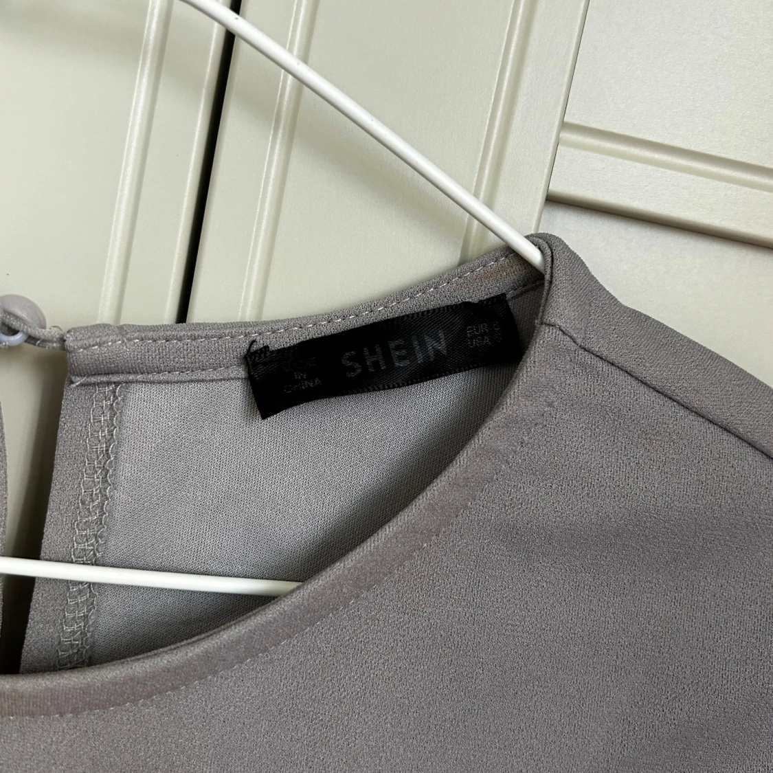 Grå topp med knytband från SHEIN - 2