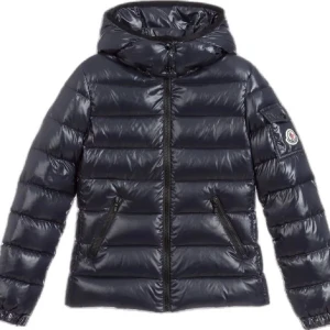 Moncler bady jacka - Säljer min fina moncler bady jacka då den inte kommer till användning. Jackan är i storlek 14y men passar på mig som vanligtvis har storlek xs/s på kläder och är 163cm lång. (Jackan har en liten defekt så skriv privat för bilder på de samt för egna bilder på Jackan) 💗kom gärna med egna prisförslag! (Självklart äkta) 