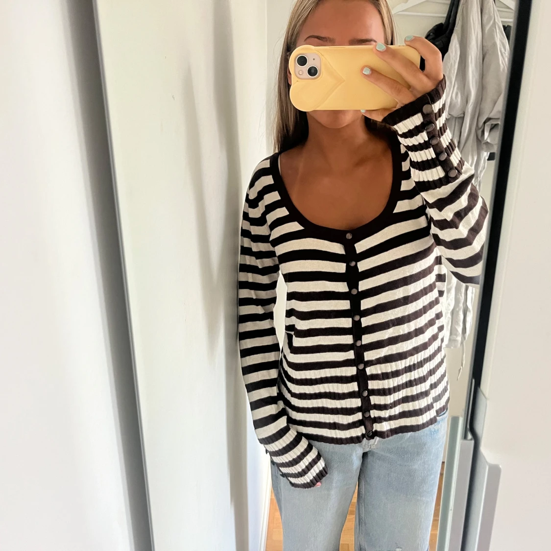 Randig brun och beige kofta med knappar - 1