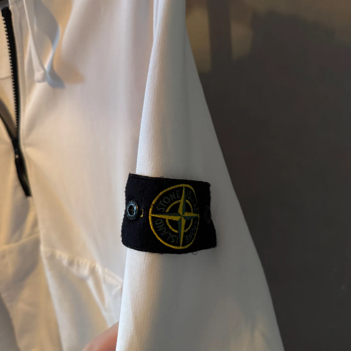 Vit zip-hoodie från Stone Island  - 1