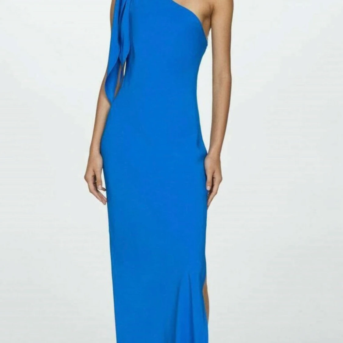 Blå långklänning med oneshoulder