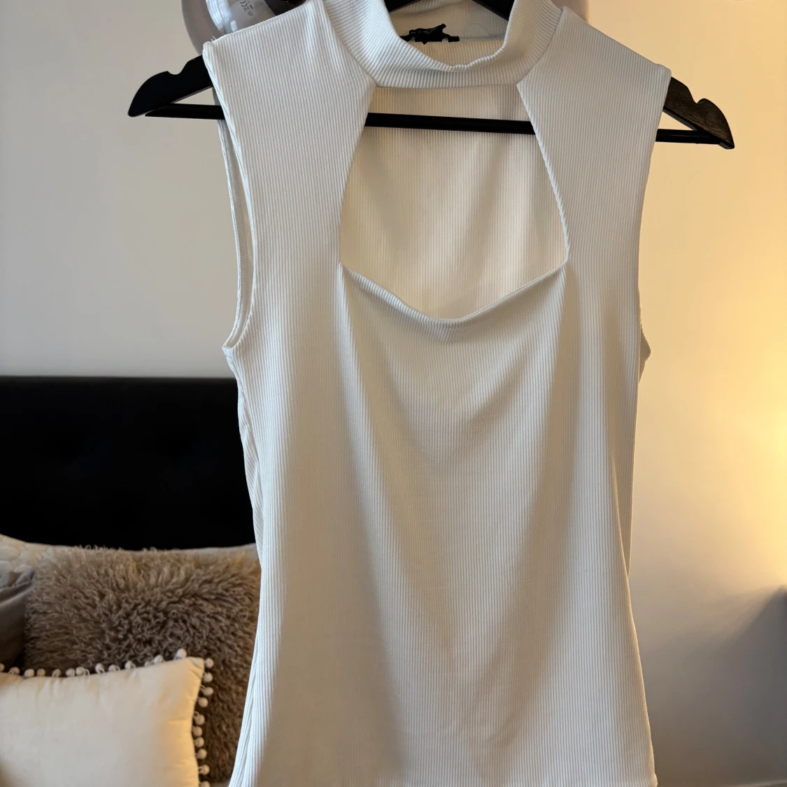 Vit ribbad ärmlös topp från Amisu - 4