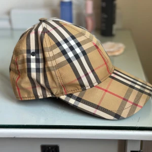 Burberry Keps - Snygg keps från Burberry i storlek S, fint skick! 