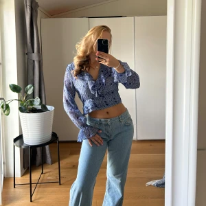 Croppad fest topp - Croppad fest topp/blus från Zara. Knappt använd.