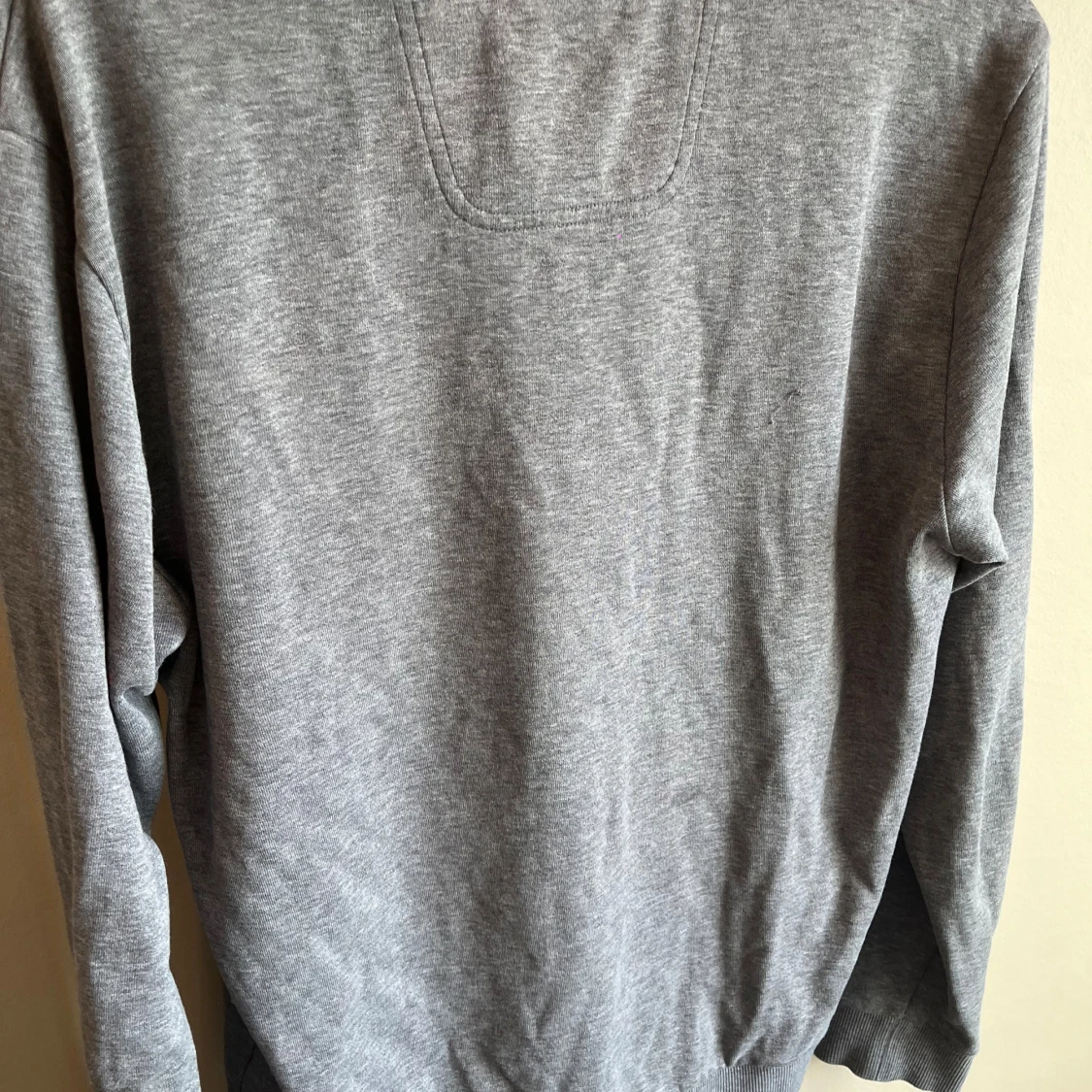 Grå slim fit tröja från Hugo Boss - 1