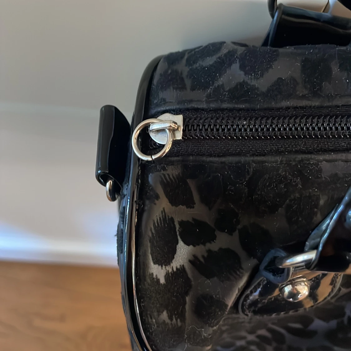 Svart leopardmönstrad handväska Claire's - 1