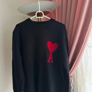 Svart Ami tröja - Helt ny, Svart stickad tröja från Ami