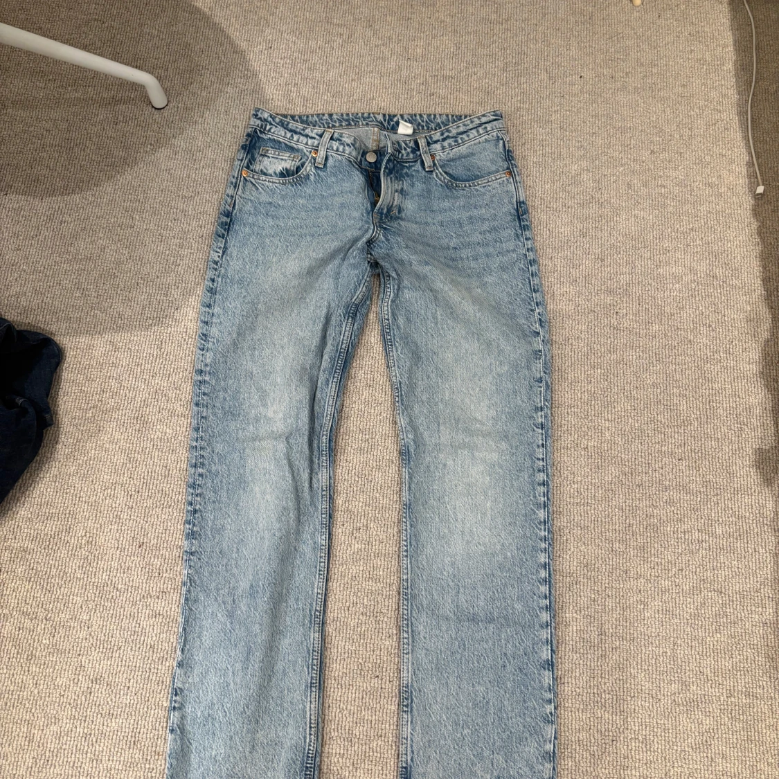 H&M ljusblå jeans straight fit - 1