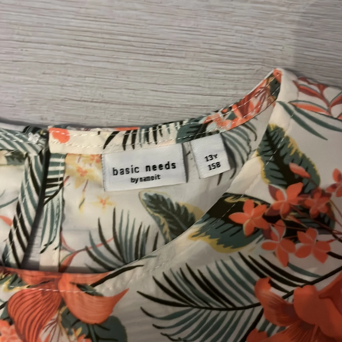 Blommig kortklänning från Basic Needs - 2