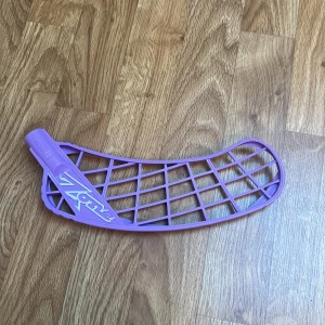 Innebandyblad Zone - Blad till innebandyklubba Zone. Left vinkel. Modell MonstR. Helt nytt aldrig använt. 