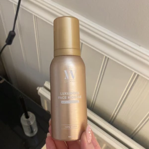 Ida wargs brun utan sol  - Endast testad 1 gång, men känner att det inte var något för mig. Köpt för 200 för någon vecka sen🥰