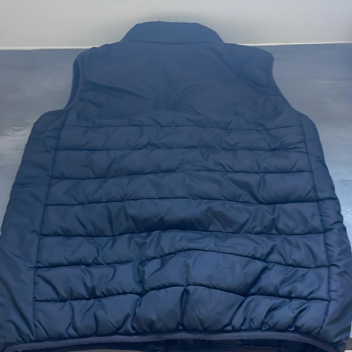 Svart dunväst från Lyle & Scott  - 3