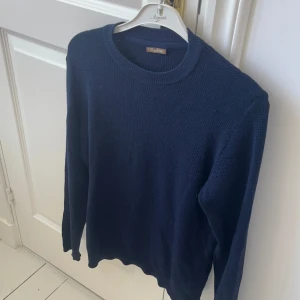 Stenströms pullover / tröja / sweatshirt - Inga defekter! Modellen är 180,75 kg och bär M vilket är lite litet på honom sitter iallafall vädlict tight. Kom med frågor! 