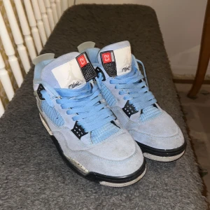 Nike Air Jordan 4 University Blue - Nike Air Jordan 4 University blue.                                       (KOPIOR) 