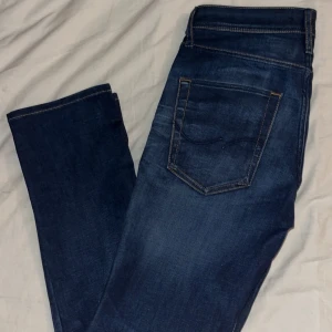 Slim jeans  - Slim jeans - Jack & jones - Storlek: 29/30 - Mycket bra skick (inga defekter alls) - Mitt pris: 229kr - hör av dig vid funderingar💫