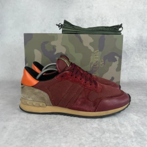 Valentino rockrunner sneaker - – Condition: 7,5/10  – What is included:  Only the sneakers  – Retail price: 8515 SEK